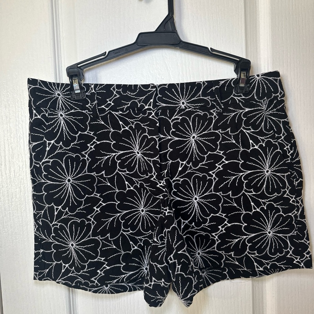Loft‎ Shorts Women 4 Black Floral Embroidered High Rise Chino Lined Cotton